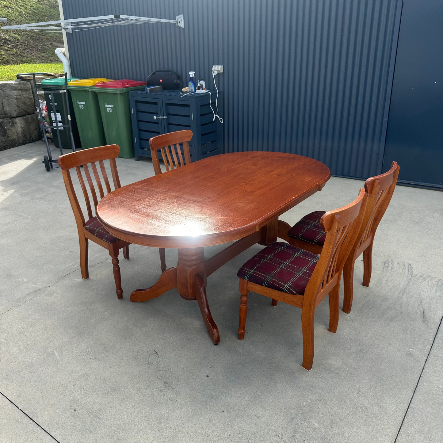 Labrador Oval Table Set