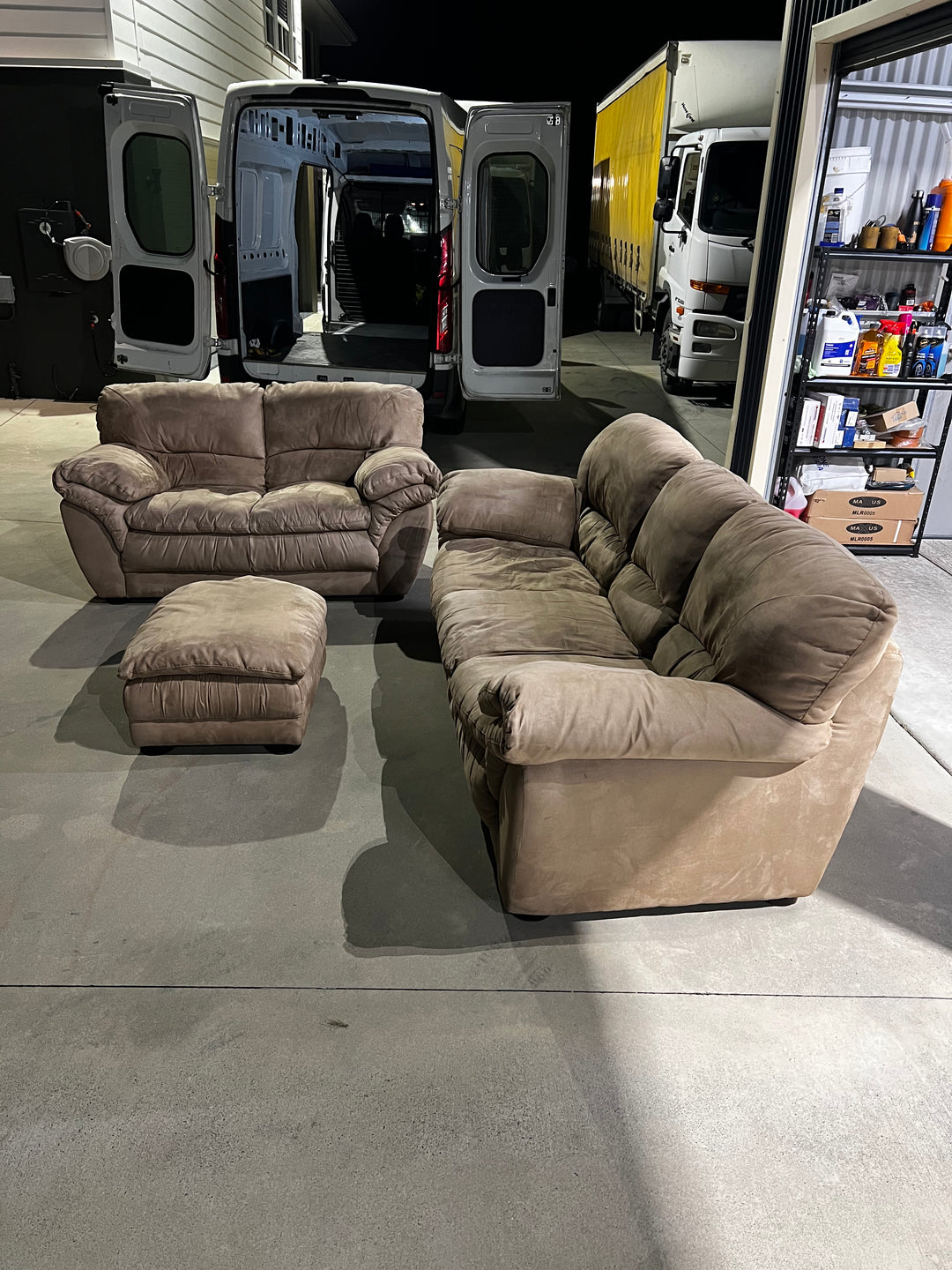 3-Piece Mocha Lounge Suite gallery image 2