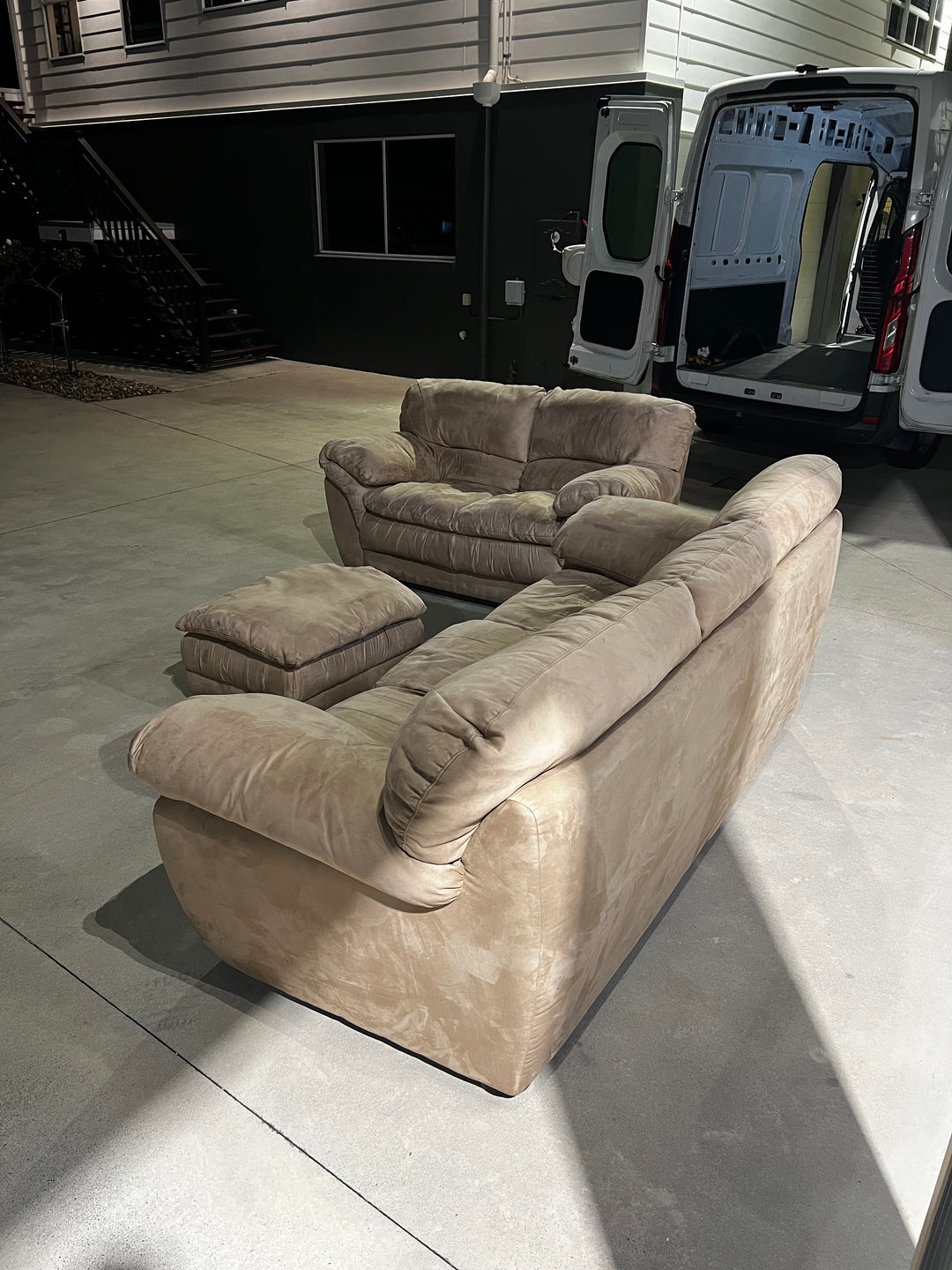 3-Piece Mocha Lounge Suite gallery image 3